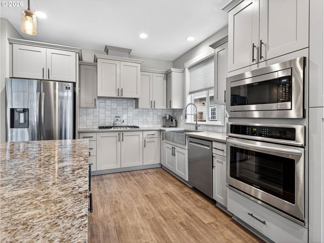 15261 Holcomb Blvd, Oregon City, OR 97045