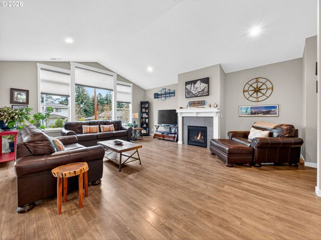 15261 Holcomb Blvd, Oregon City, OR 97045