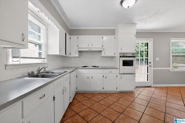 945 RIDGEWOOD CIRCLE, Birmingham, AL 35235