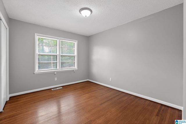 945 RIDGEWOOD CIRCLE, Birmingham, AL 35235