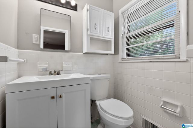 945 RIDGEWOOD CIRCLE, Birmingham, AL 35235