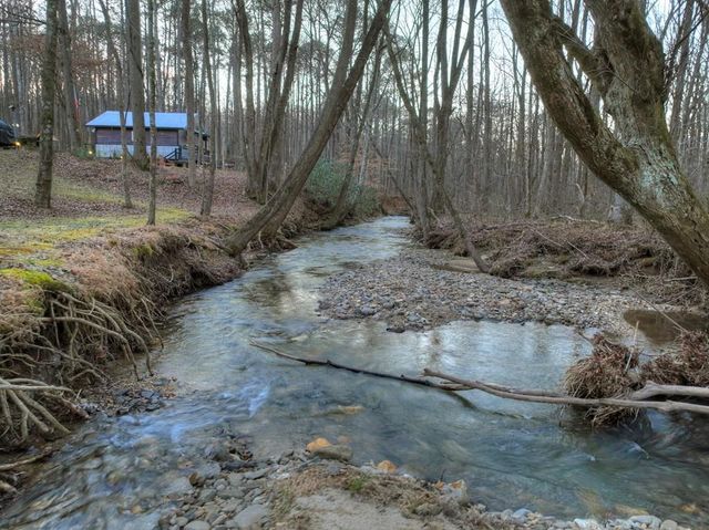 222 Grouse Lane, Talking Rock, GA 30175