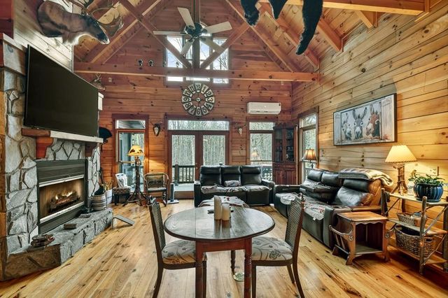 222 Grouse Lane, Talking Rock, GA 30175