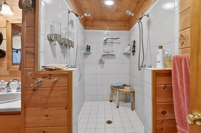 222 Grouse Lane, Talking Rock, GA 30175