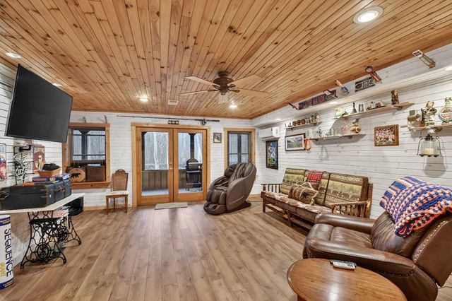 222 Grouse Lane, Talking Rock, GA 30175