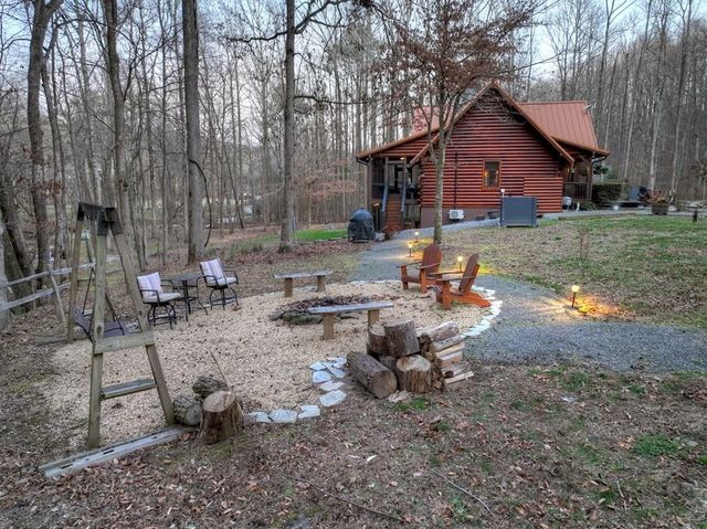 222 Grouse Lane, Talking Rock, GA 30175