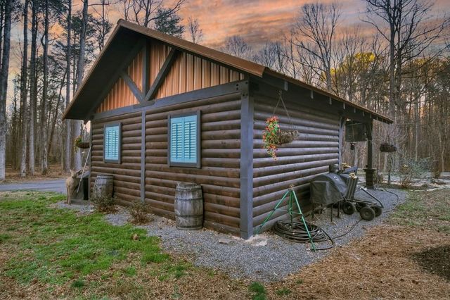 222 Grouse Lane, Talking Rock, GA 30175