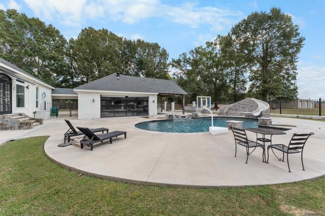 2310 Marianne Dr, Zachary, LA 70791