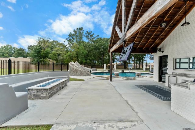 2310 Marianne Dr, Zachary, LA 70791