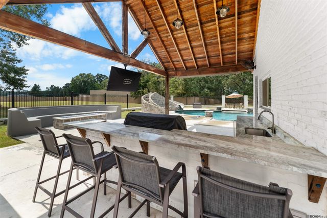 2310 Marianne Dr, Zachary, LA 70791