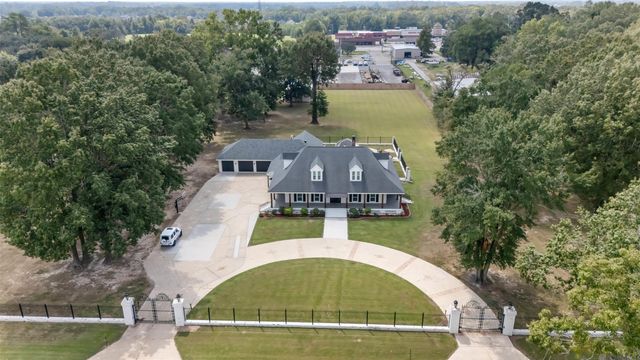 2310 Marianne Dr, Zachary, LA 70791