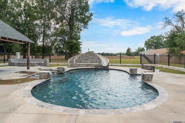 2310 Marianne Dr, Zachary, LA 70791