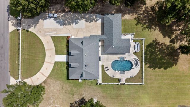 2310 Marianne Dr, Zachary, LA 70791