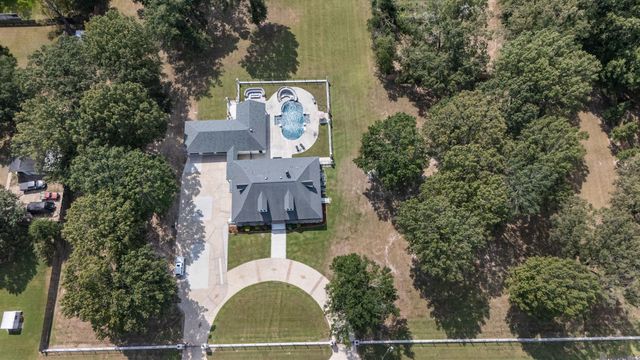 2310 Marianne Dr, Zachary, LA 70791