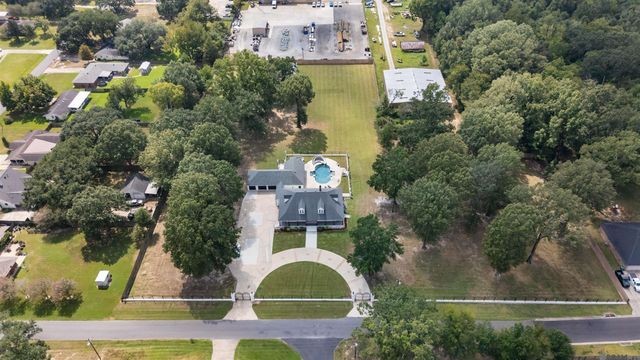 2310 Marianne Dr, Zachary, LA 70791