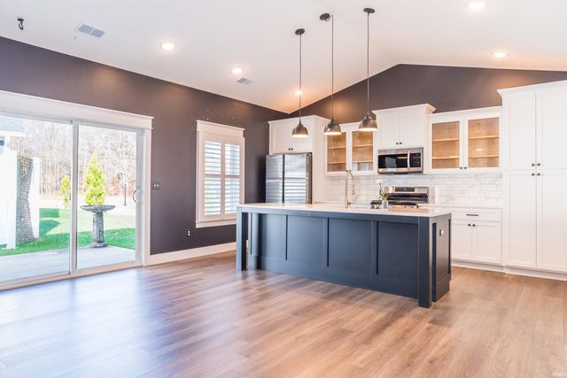 902 Stonehenge Drive, Bedford, IN 47421