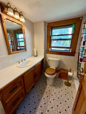 158 Vermont Ave, Somerset, MA 02726