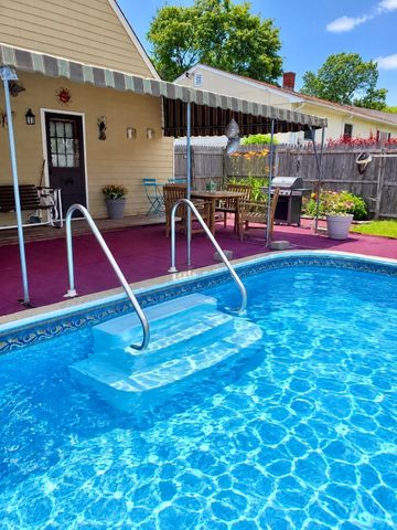 158 Vermont Ave, Somerset, MA 02726