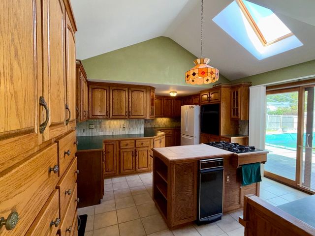158 Vermont Ave, Somerset, MA 02726