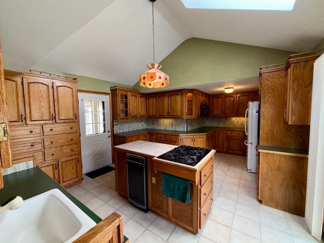158 Vermont Ave, Somerset, MA 02726