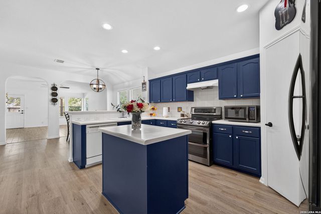 10203 Divide Mt, San Antonio, TX 78223