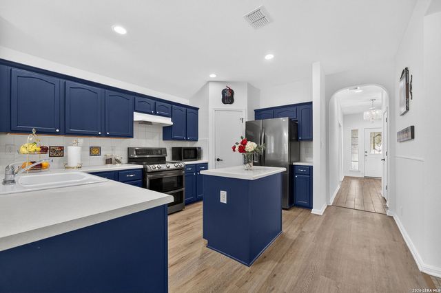 10203 Divide Mt, San Antonio, TX 78223