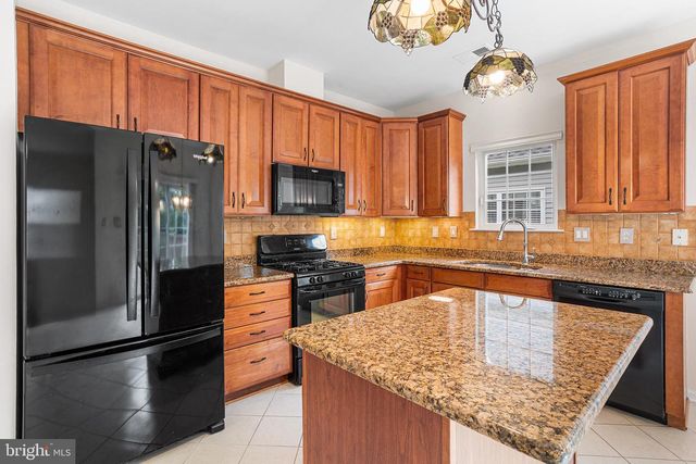 28 RAINFLOWER LN, West Windsor, NJ 08550