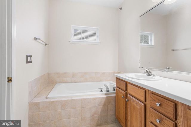 28 RAINFLOWER LN, West Windsor, NJ 08550