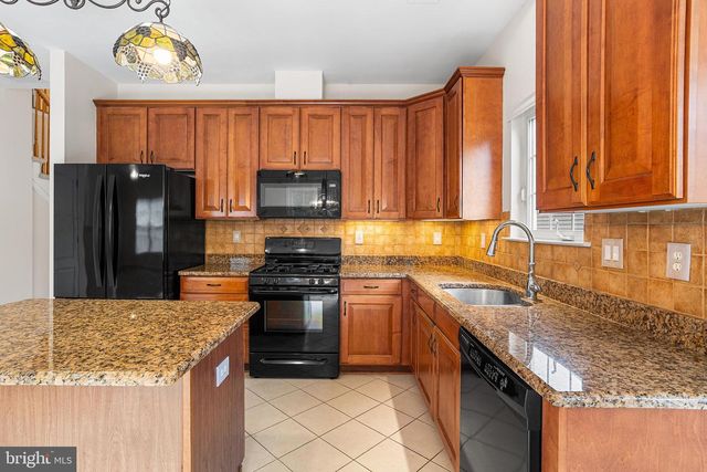 28 RAINFLOWER LN, West Windsor, NJ 08550
