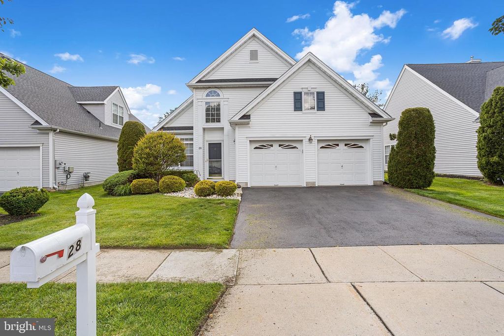28 RAINFLOWER LN, West Windsor, NJ 08550