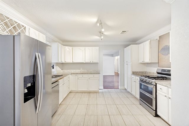 1904 Old Kirk Road, Bedford, TX 76022
