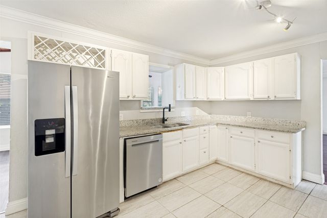 1904 Old Kirk Road, Bedford, TX 76022