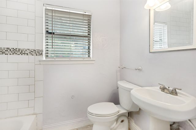 1904 Old Kirk Road, Bedford, TX 76022