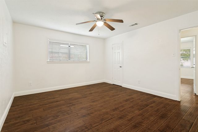 1904 Old Kirk Road, Bedford, TX 76022