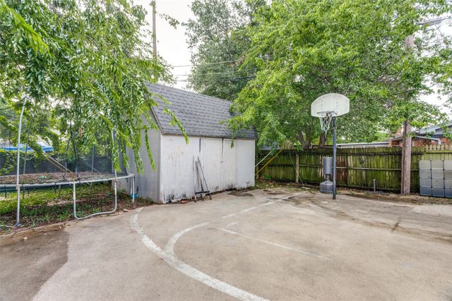 1904 Old Kirk Road, Bedford, TX 76022