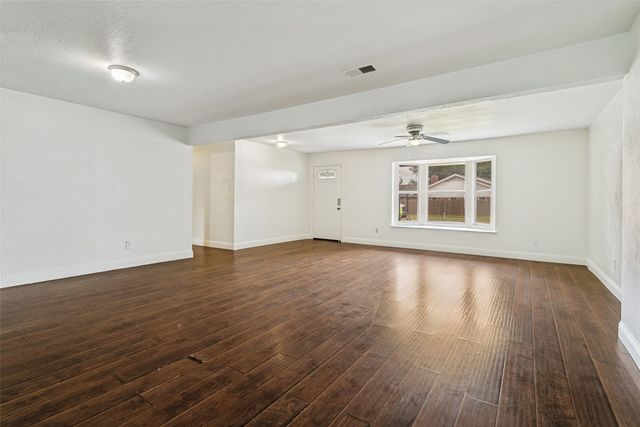 1904 Old Kirk Road, Bedford, TX 76022