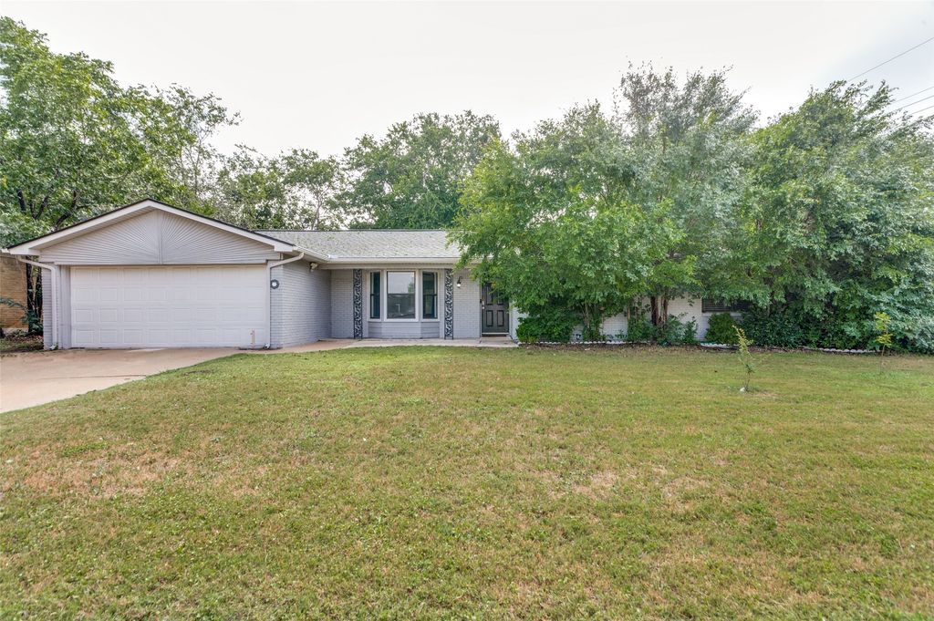 1904 Old Kirk Road, Bedford, TX 76022