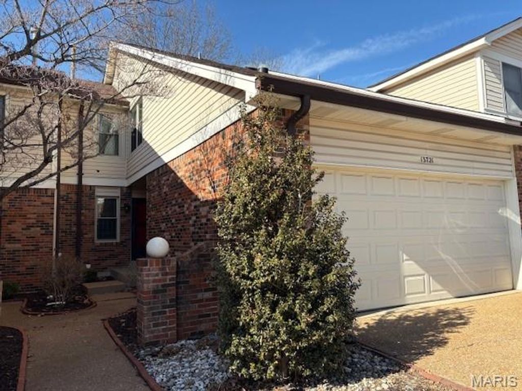 13721 La Conte Court, St Louis, MO 63128