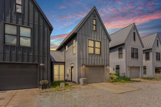 978 Summit Street, Columbus, OH 43201