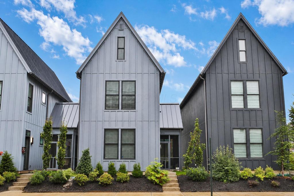 978 Summit Street, Columbus, OH 43201