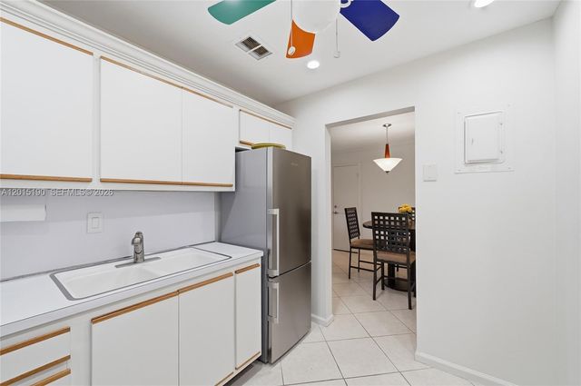 6273 Bay Club Dr 2, Fort Lauderdale, FL 33308