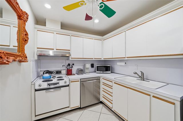 6273 Bay Club Dr 2, Fort Lauderdale, FL 33308