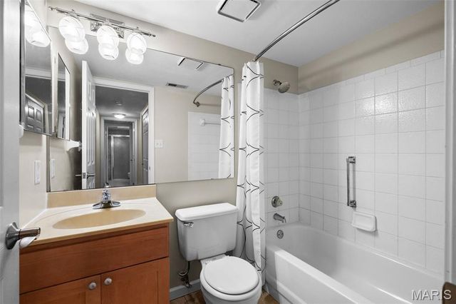 7409 Triwoods Drive G, Shrewsbury, MO 63119