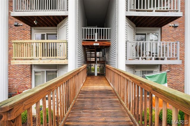 7409 Triwoods Drive G, Shrewsbury, MO 63119