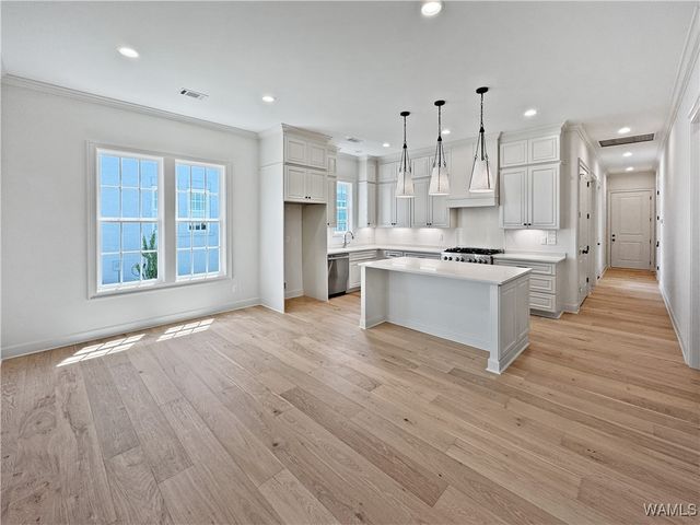 1590 Stillwater, Tuscaloosa, AL 35406