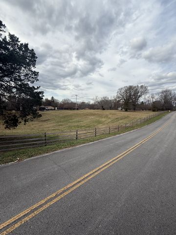 202 Oak Hill Dr, Mcminnville, TN 37110