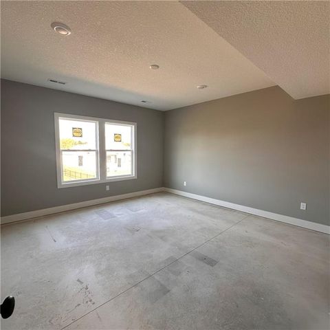 2316 Larkspur Lane, Kearney, MO 64060