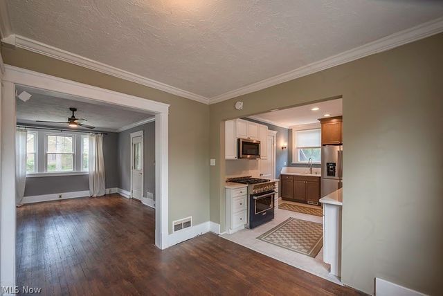 227 Roselawn Avenue NE, Warren, OH 44483