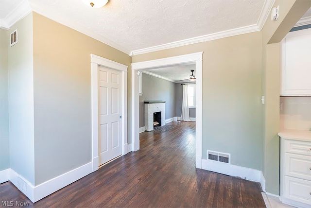 227 Roselawn Avenue NE, Warren, OH 44483