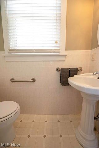 227 Roselawn Avenue NE, Warren, OH 44483